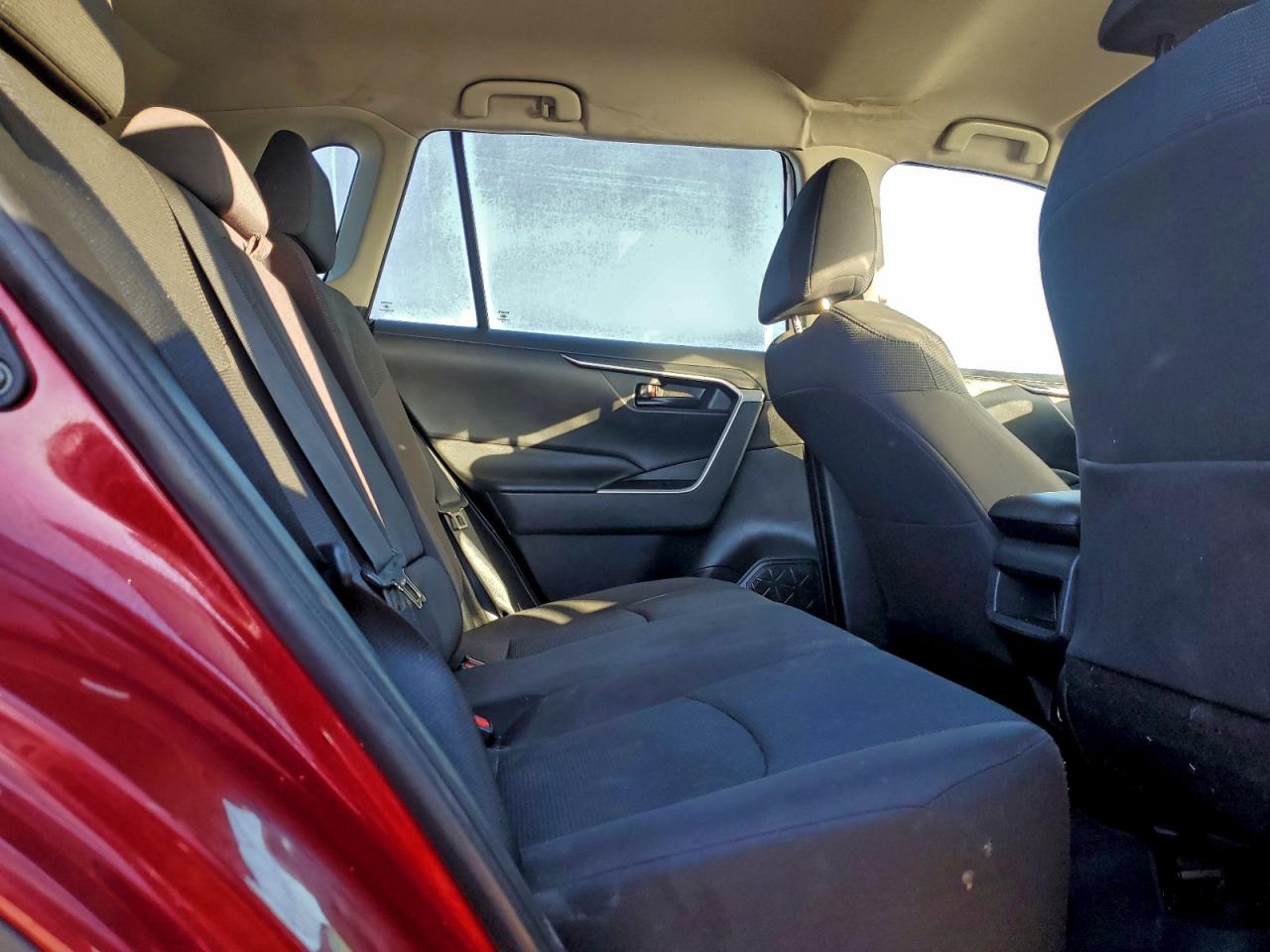 Toyota RAV4 Le Image 7