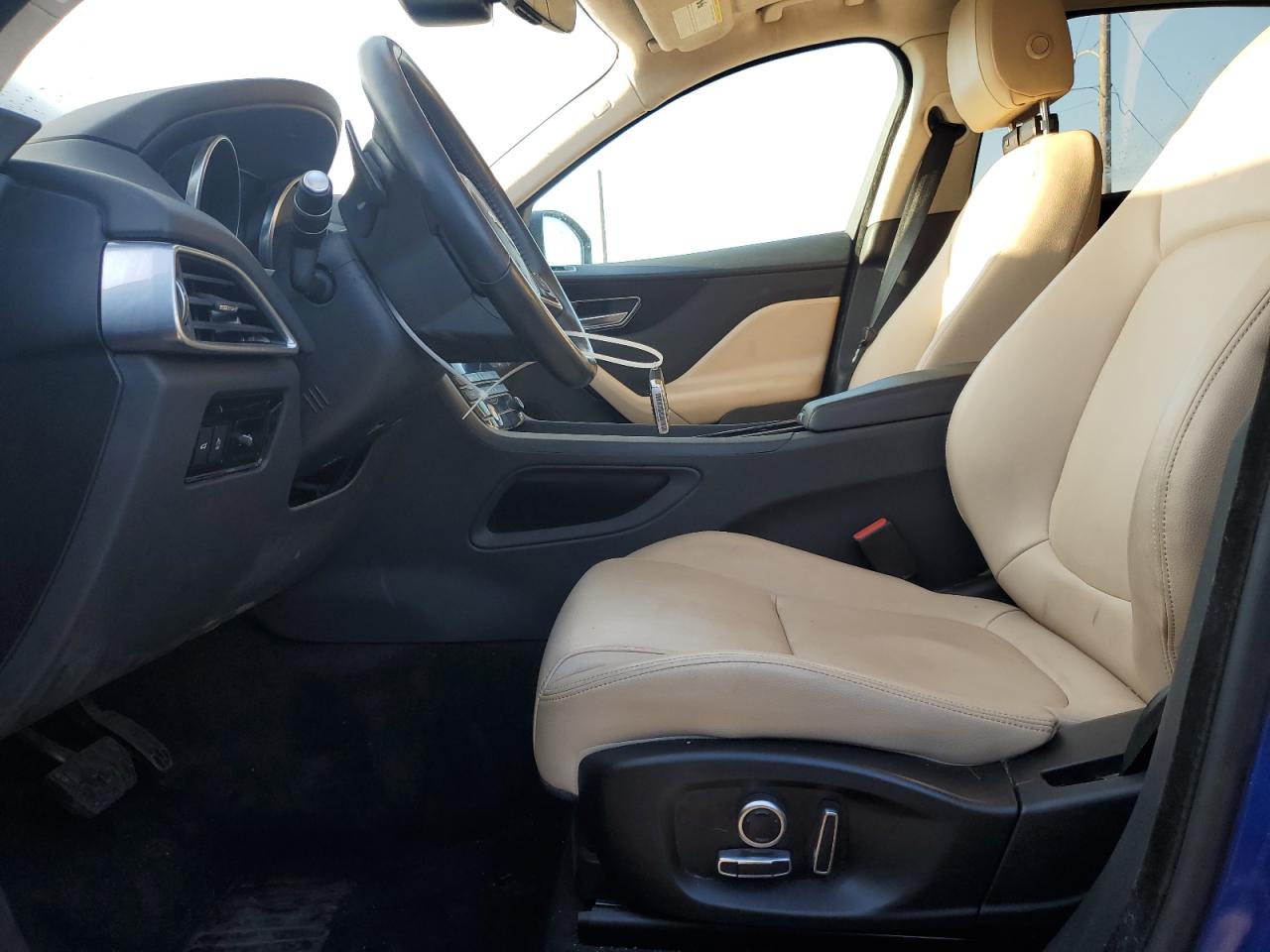 Jaguar F-PACE Premium Image 2