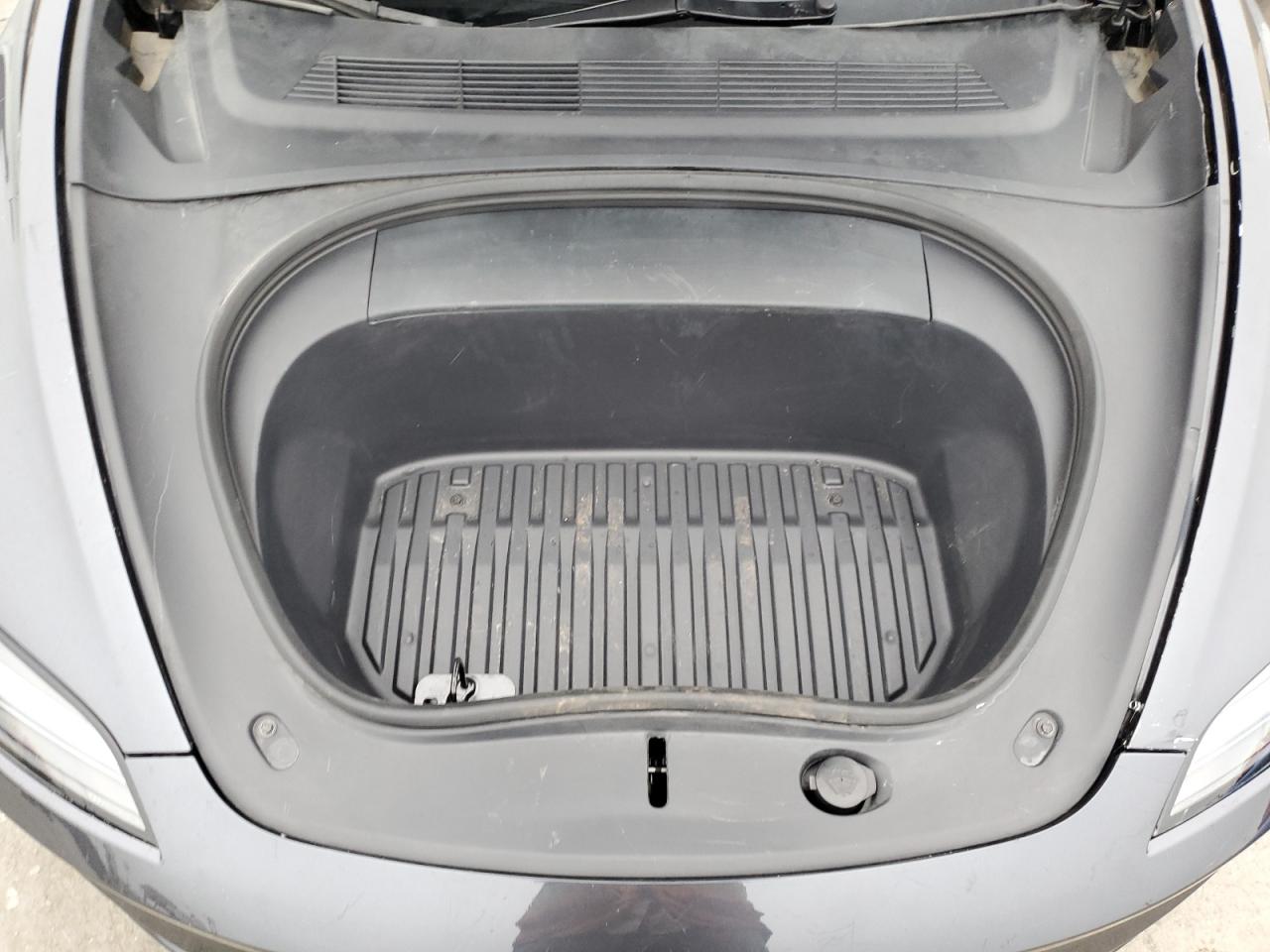 Tesla Model 3 Image 9