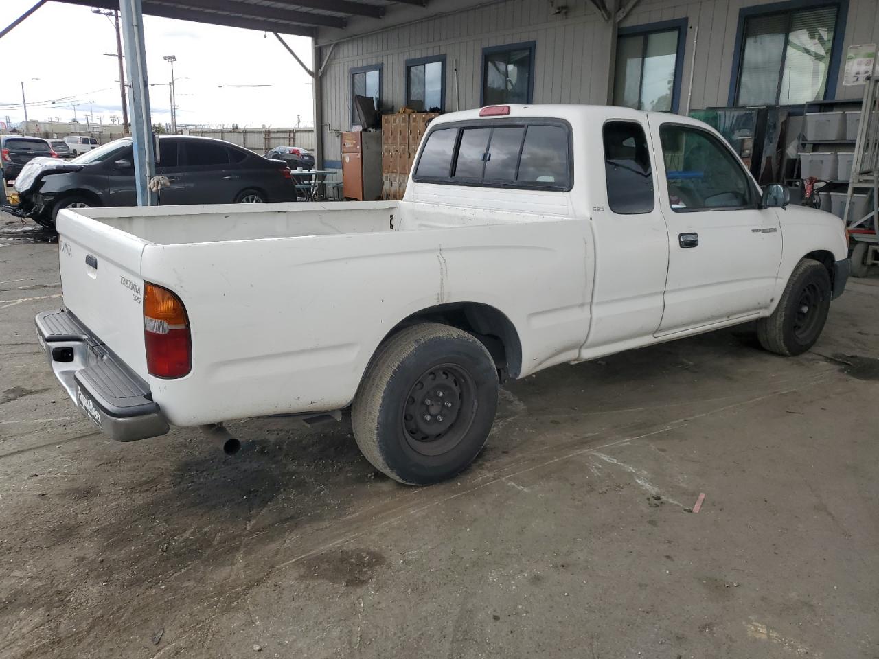 Toyota Tacoma Xtracab Image 3