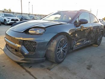  Salvage Porsche Macan 4