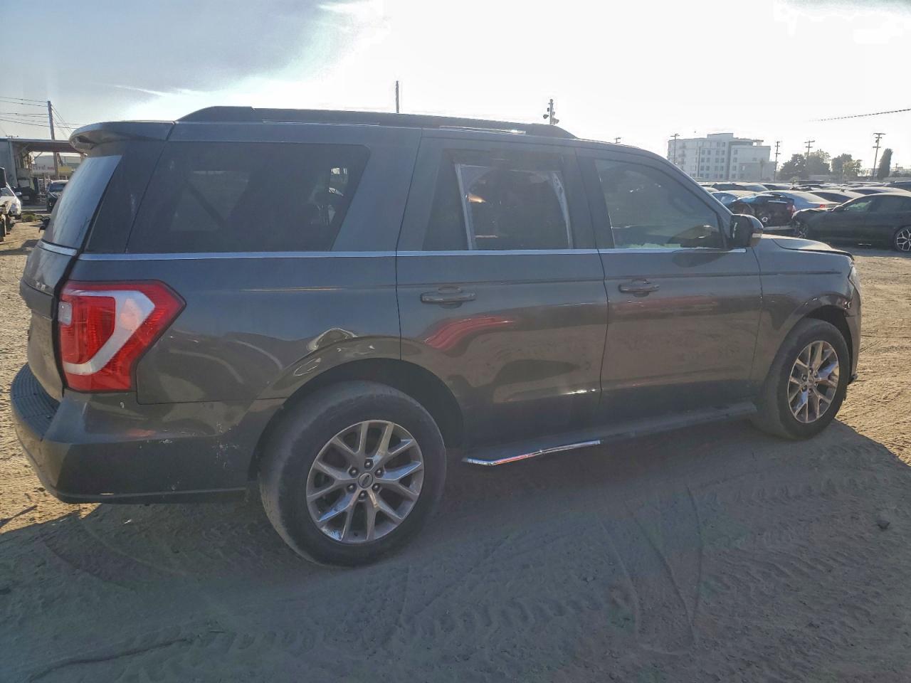 Ford Expedition Xlt Image 2