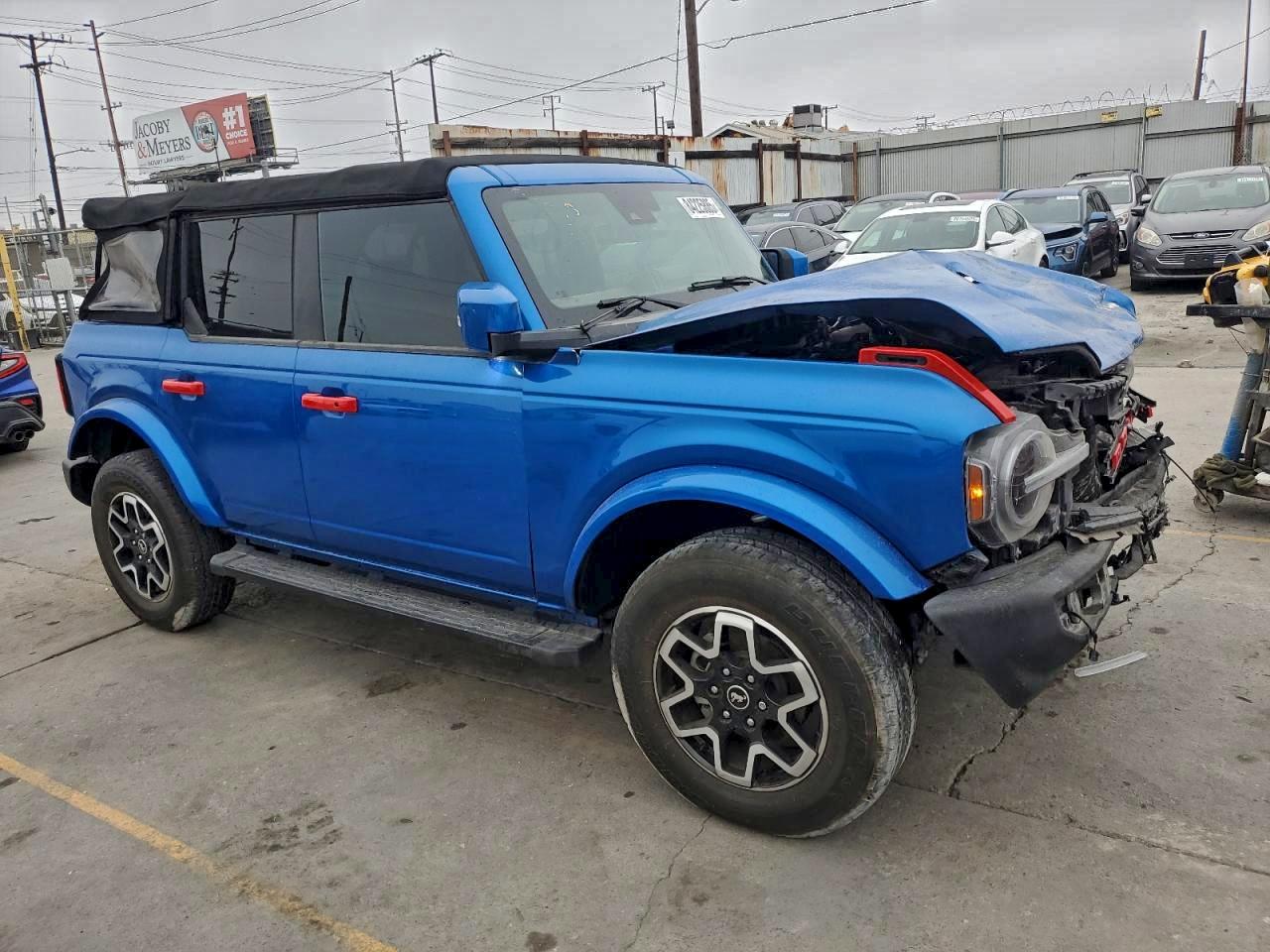 Ford Bronco Base Image 8