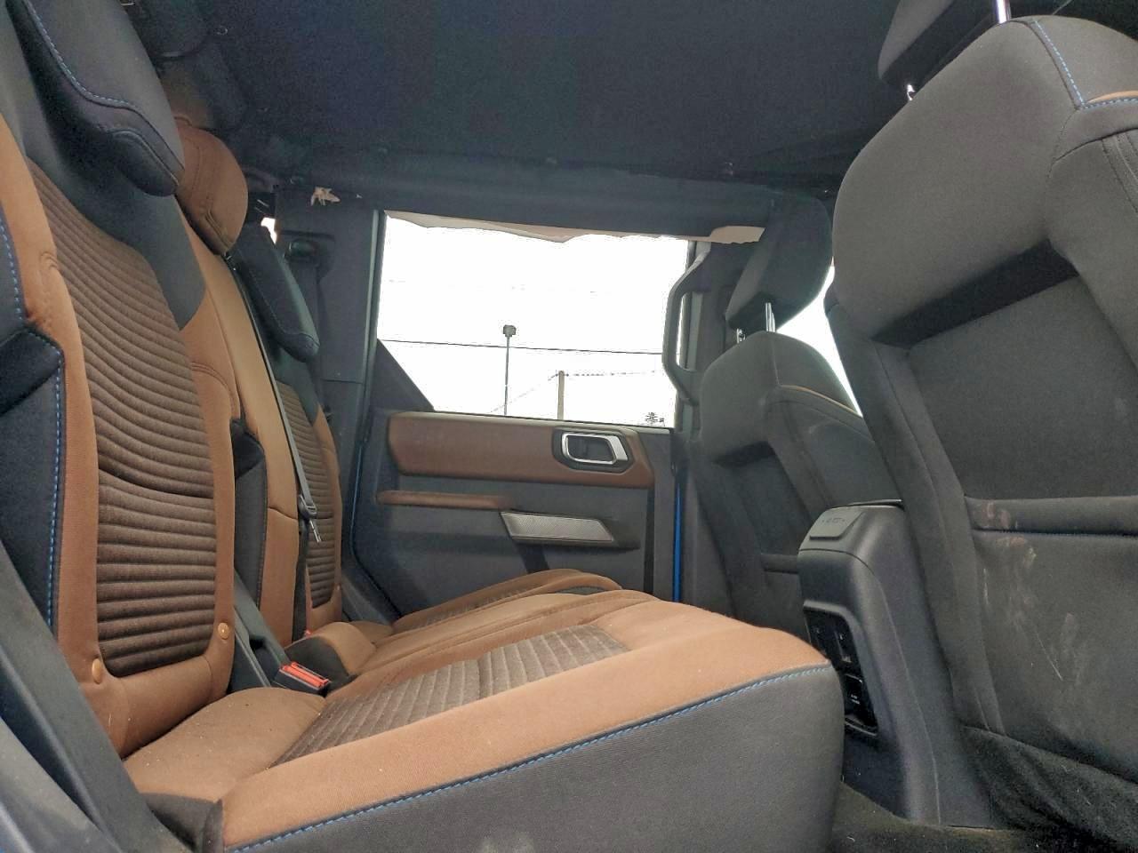 Ford Bronco Base Image 7