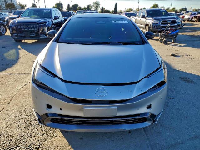 Toyota Prius Le Image 10