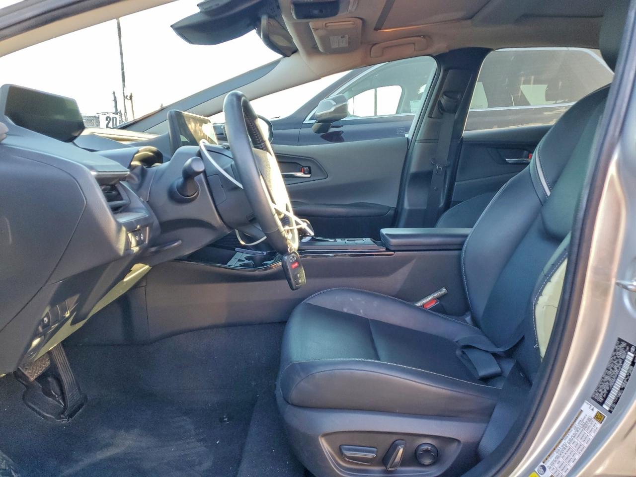 Toyota Prius Le Image 11