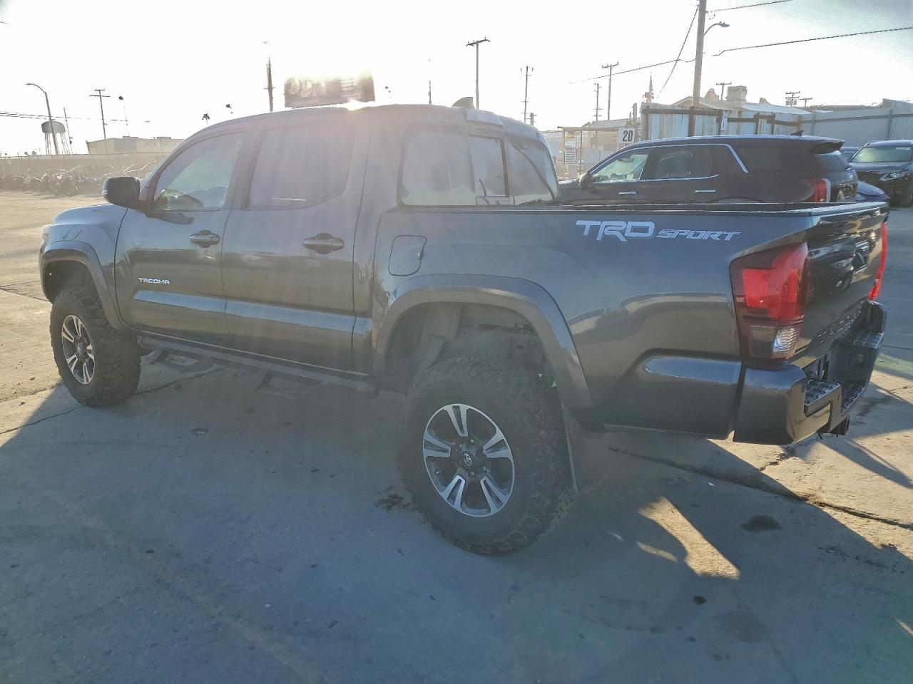 Toyota Tacoma Double Cab Image 11