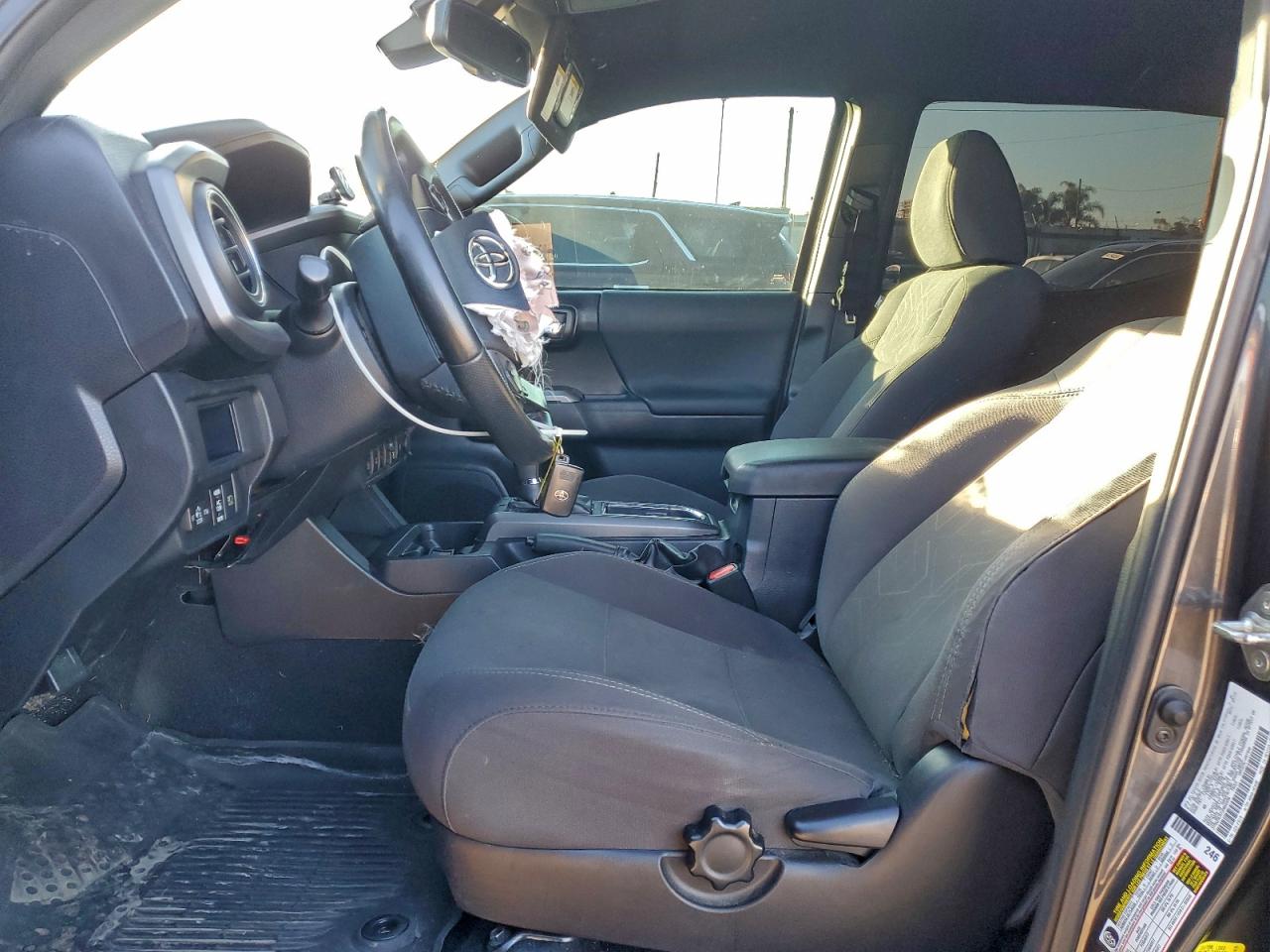 Toyota Tacoma Double Cab Image 9