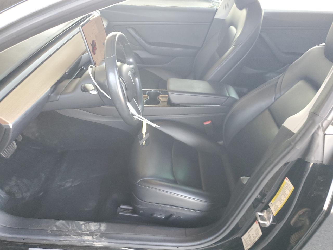 Tesla Model 3 Image 6