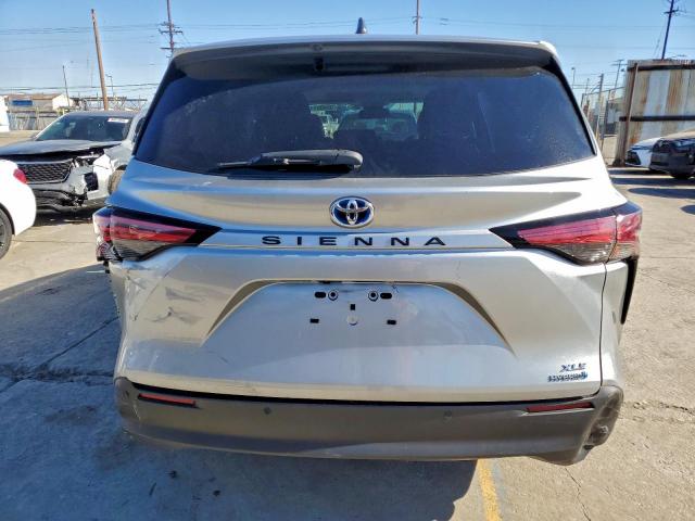 Toyota Sienna Xle Image 8