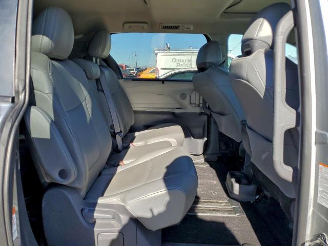 Toyota Sienna Xle Image 6