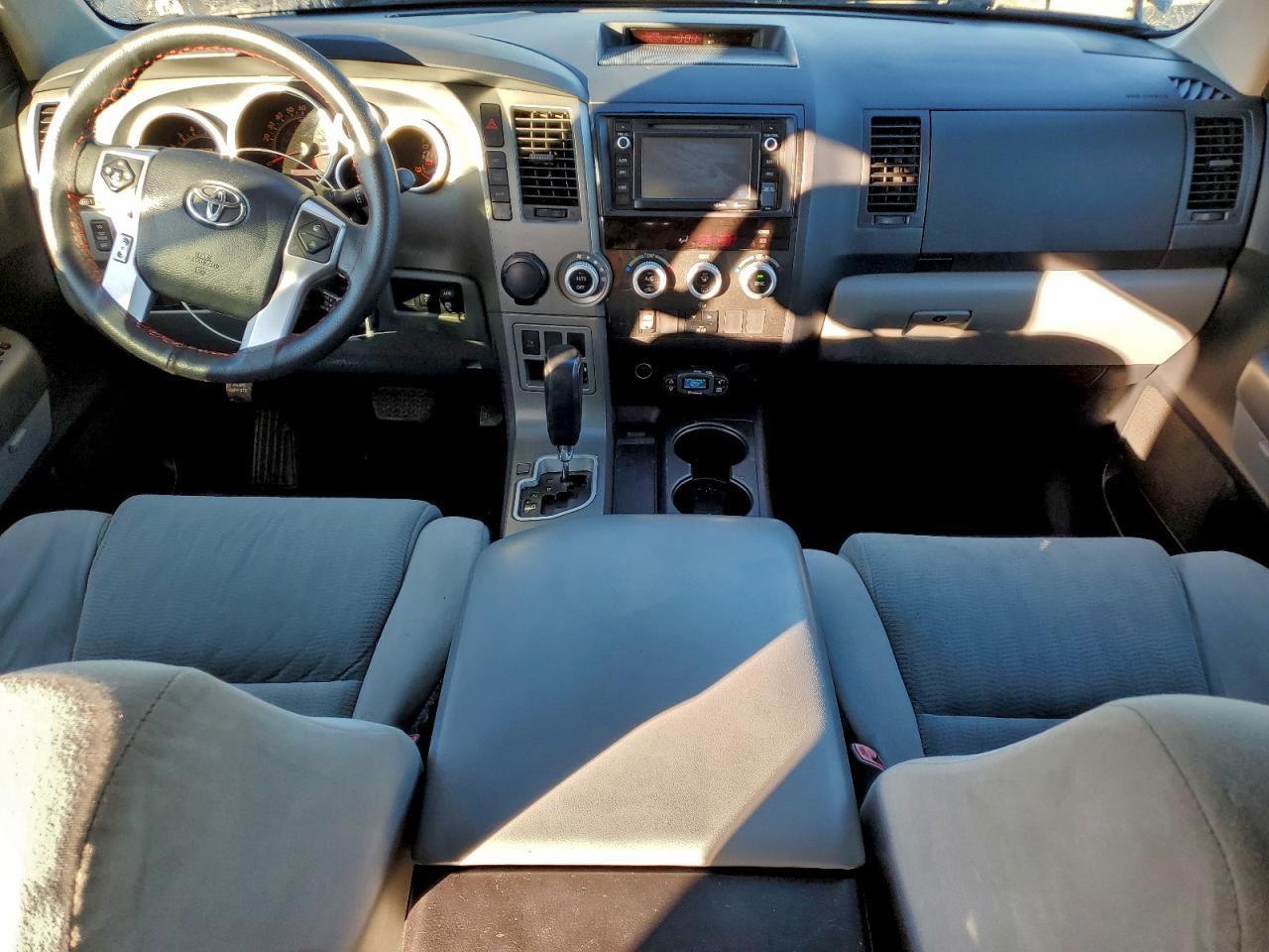 Toyota Sequoia Sr5 Image 10