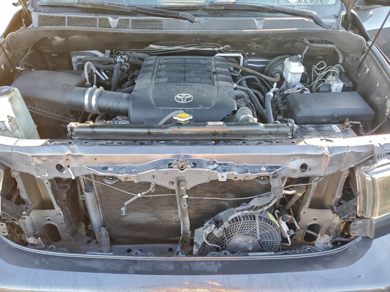 Toyota Sequoia Sr5 Image 9