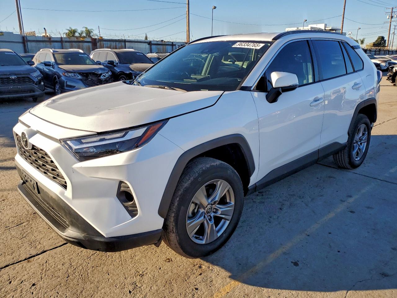 Toyota RAV4 Xle Image 1
