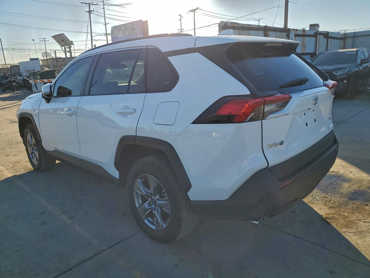 Toyota RAV4 Xle Image 4