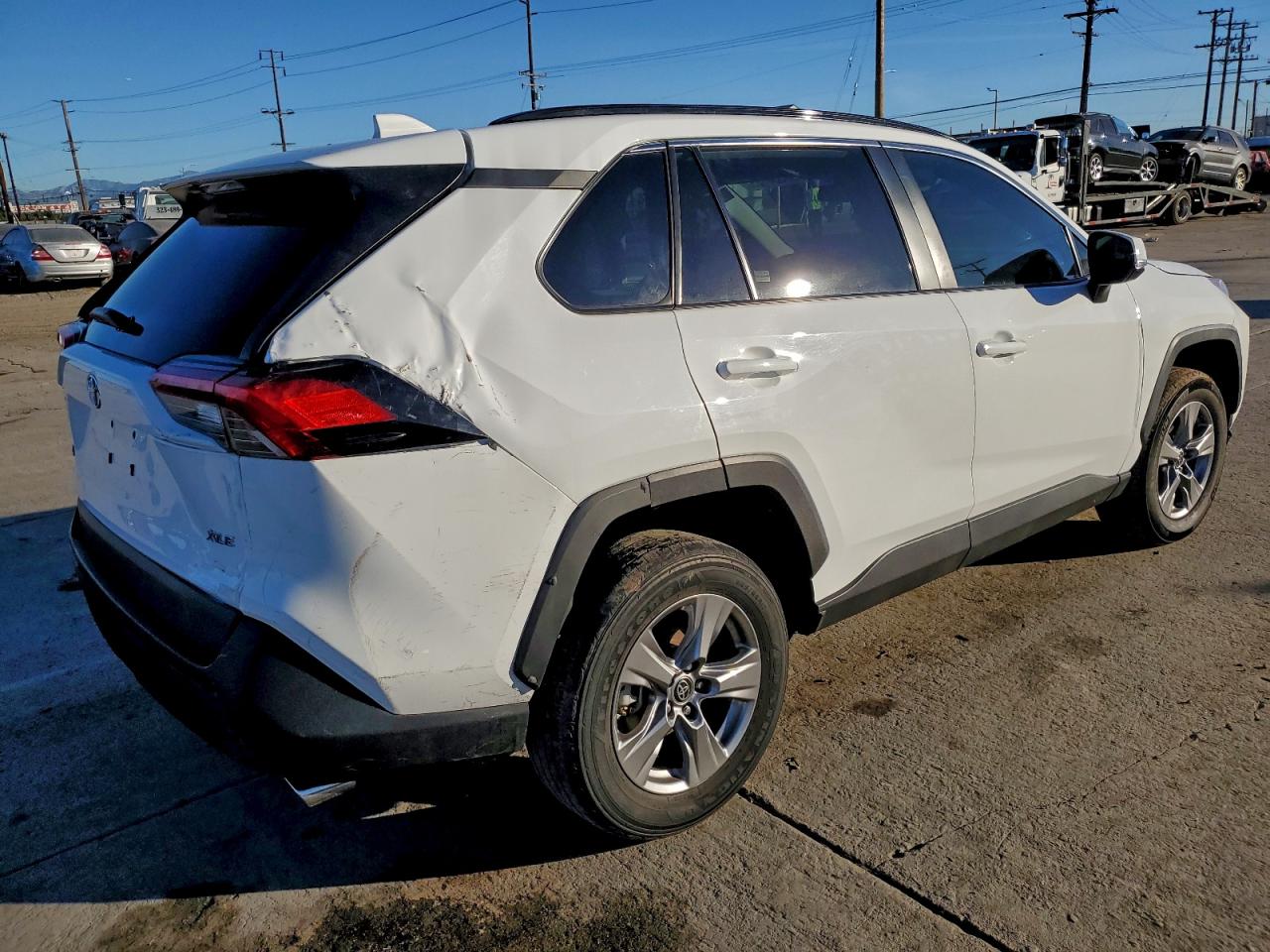 Toyota RAV4 Xle Image 3
