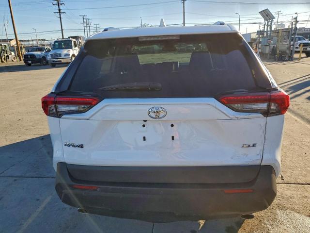 Toyota RAV4 Xle Image 5