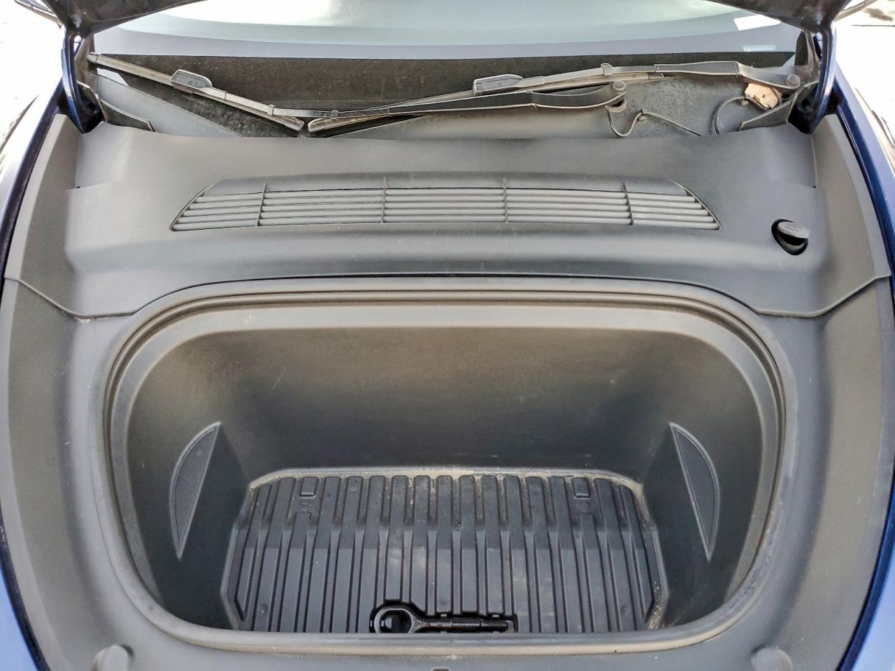 Tesla Model Y Image 13