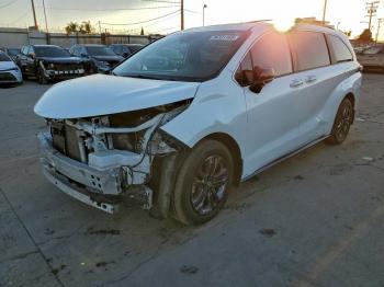  Salvage Toyota Sienna