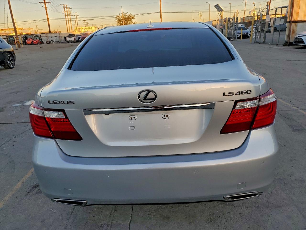 Lexus LS 460 Image 8