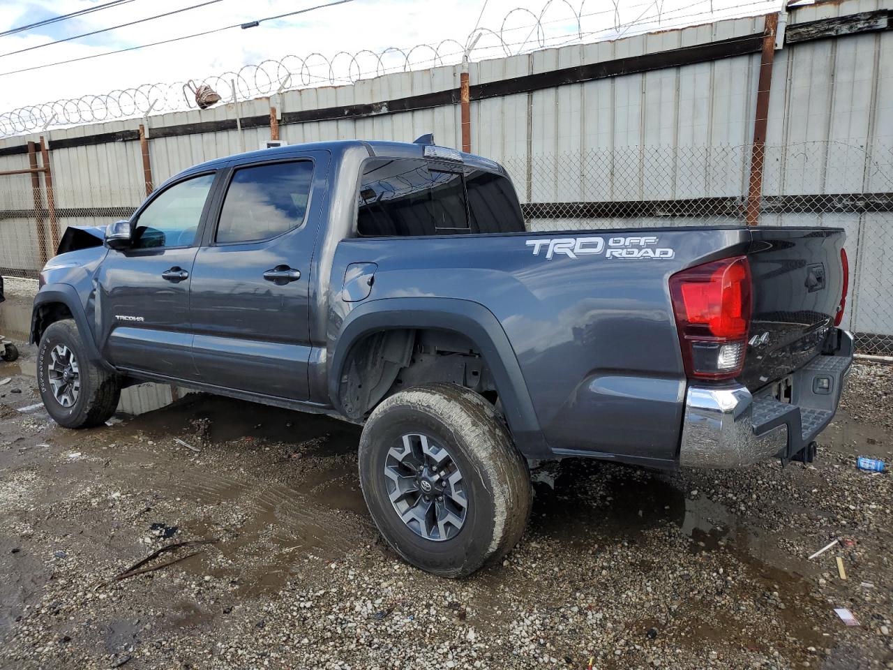 Toyota Tacoma Double Cab Image 2