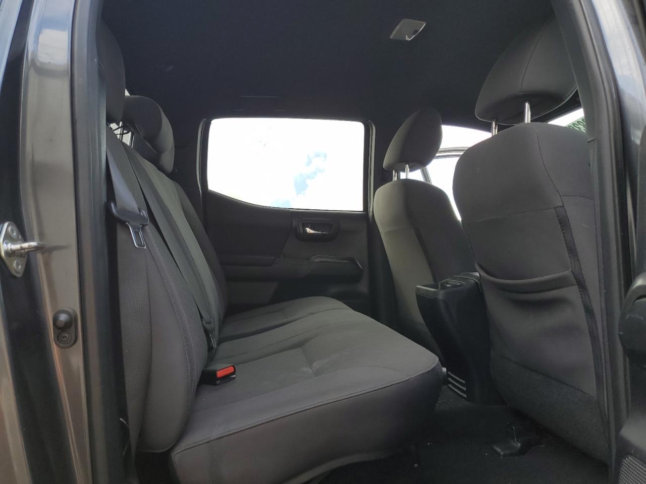 Toyota Tacoma Double Cab Image 8