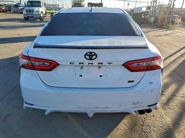 Toyota Camry Se Image 11