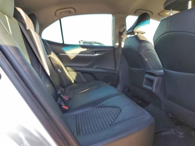 Toyota Camry Se Image 10