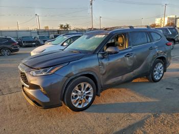  Salvage Toyota Highlander