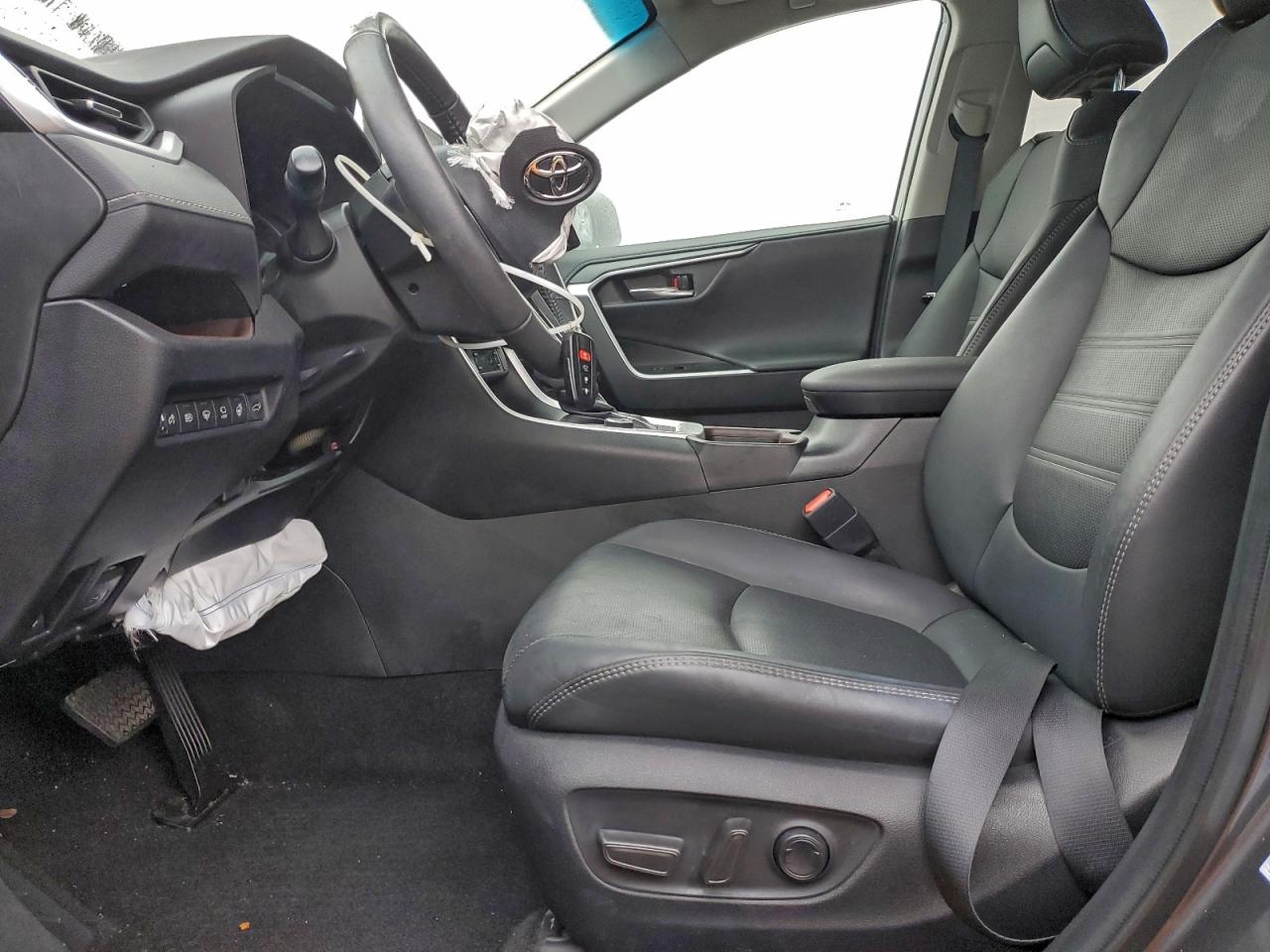 Toyota RAV4 Limited Image 5