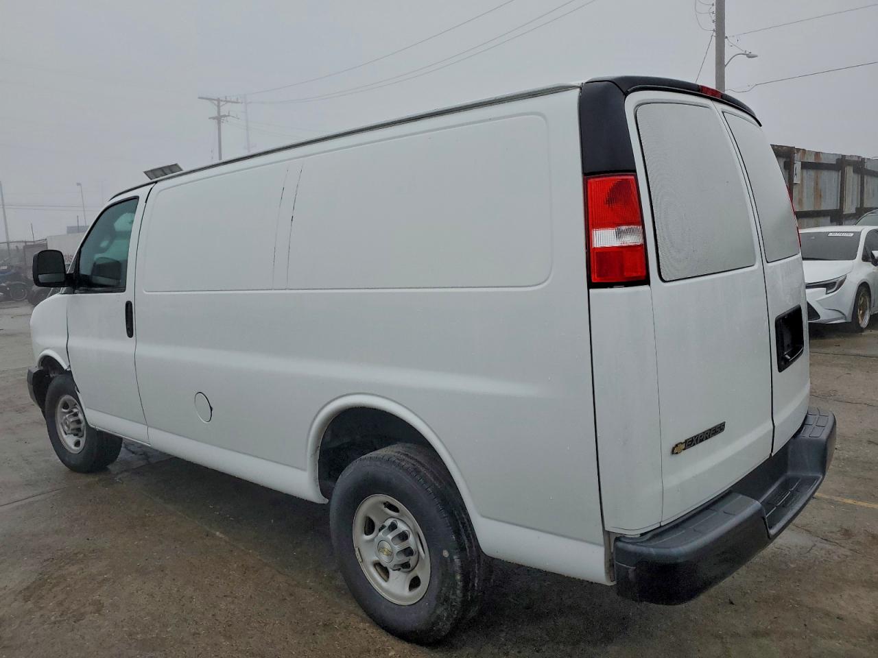 Chevrolet Express Image 4