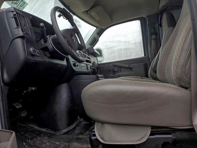 Chevrolet Express Image 3