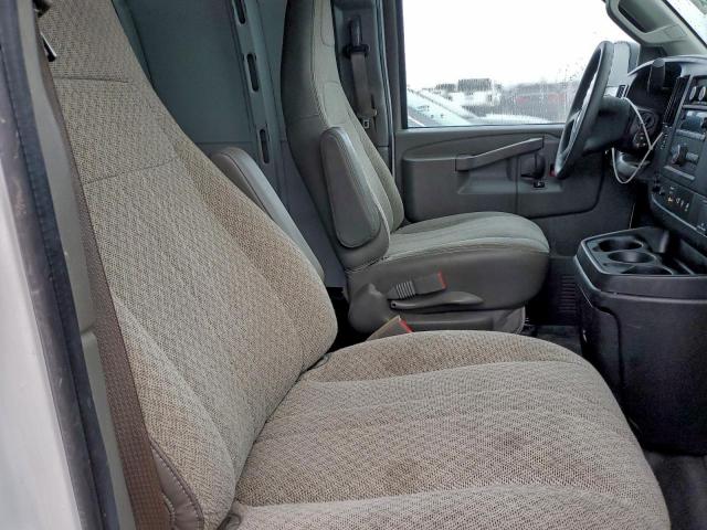 Chevrolet Express Image 13