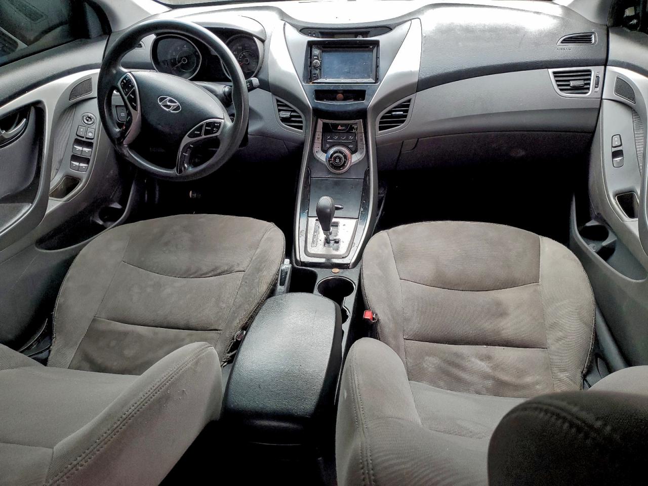 Hyundai ELANTRA Gls Image 9