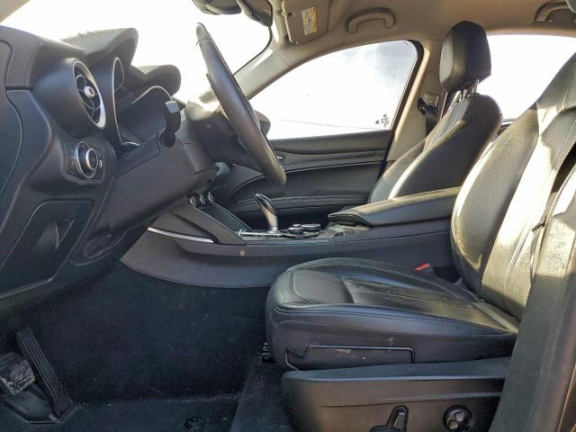 Alfa Romeo Stelvio Image 3