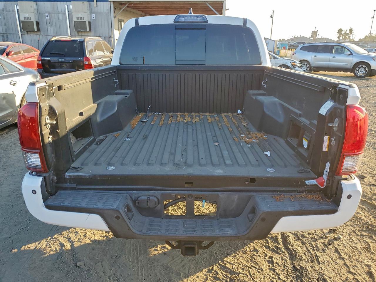 Toyota Tacoma Double Cab Image 4