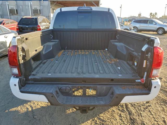 Toyota Tacoma Double Cab Image 4