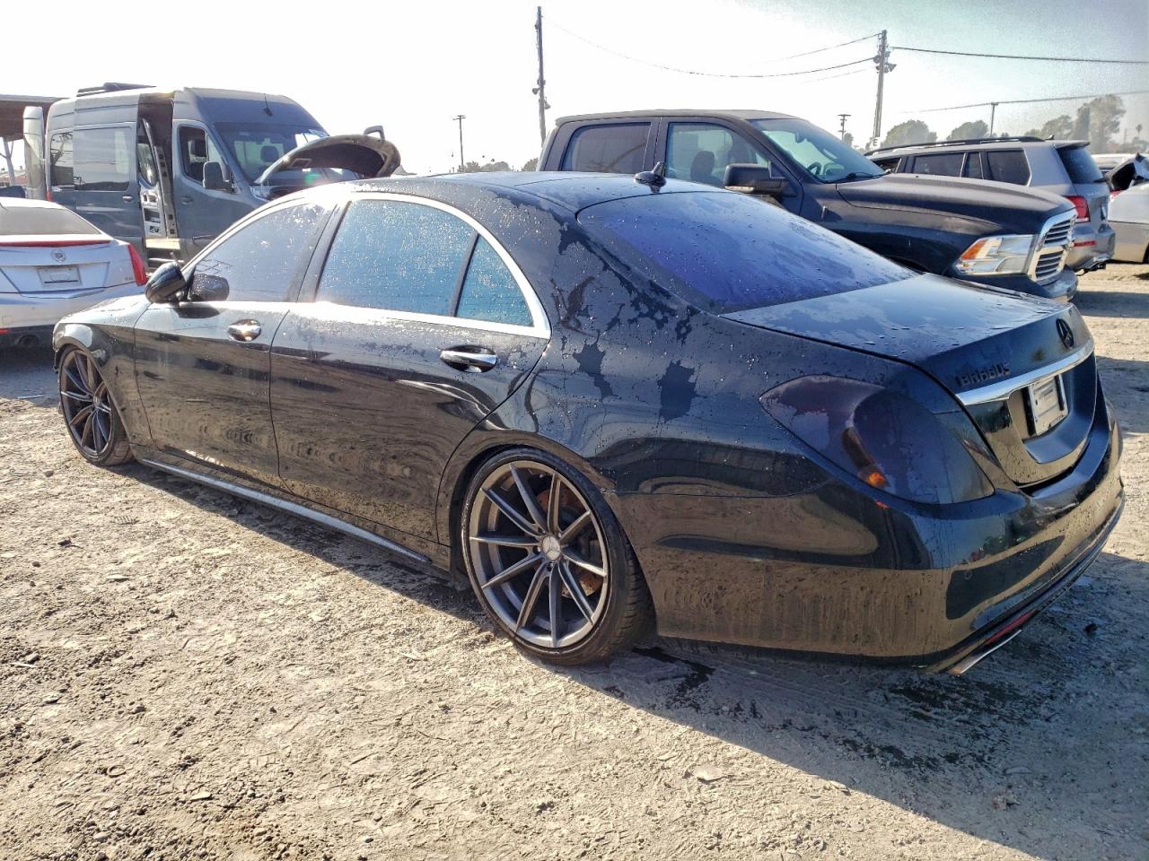 Mercedes-Benz S-Class 550 Image 3