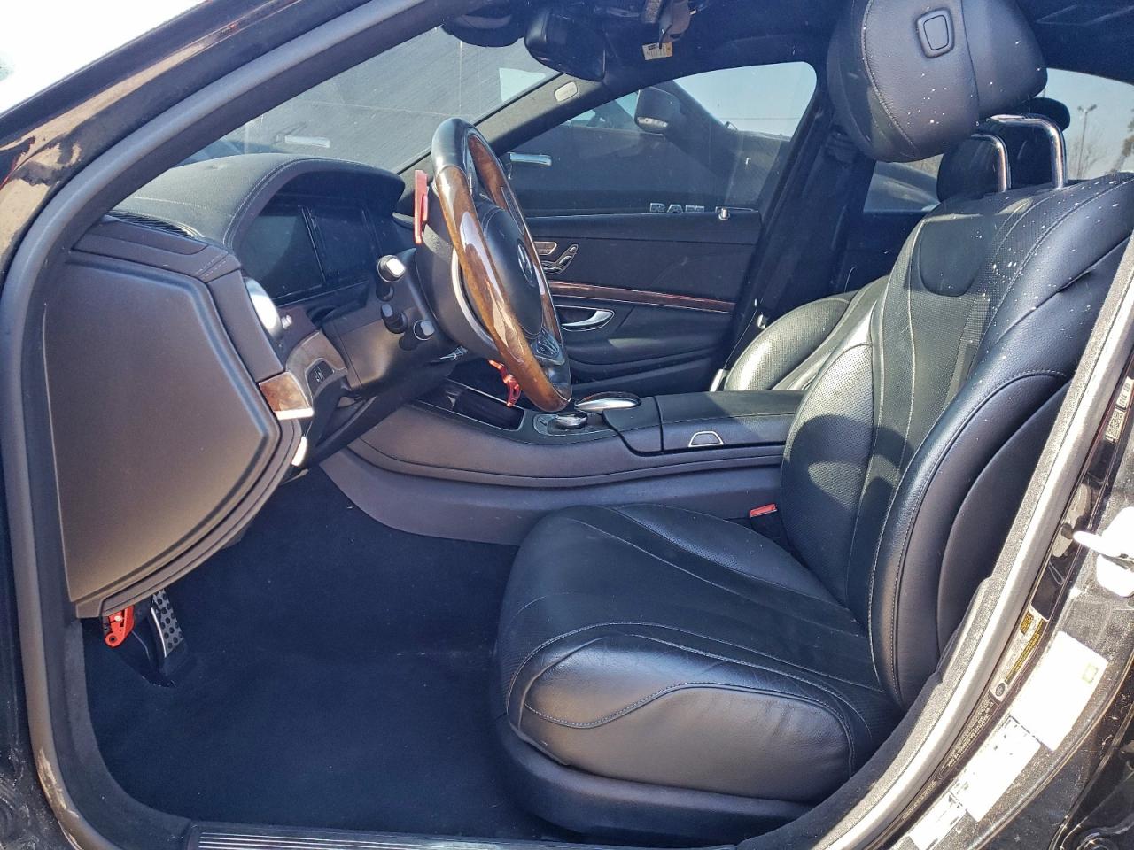 Mercedes-Benz S-Class 550 Image 11