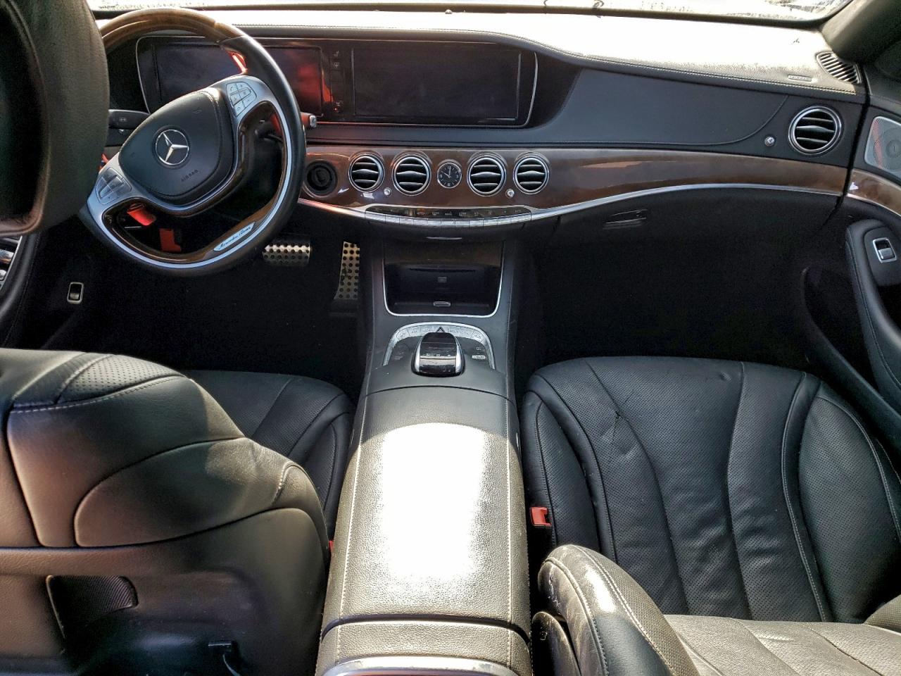 Mercedes-Benz S-Class 550 Image 4