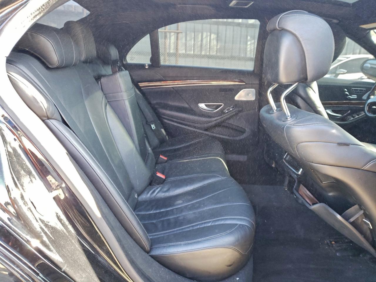 Mercedes-Benz S-Class 550 Image 5