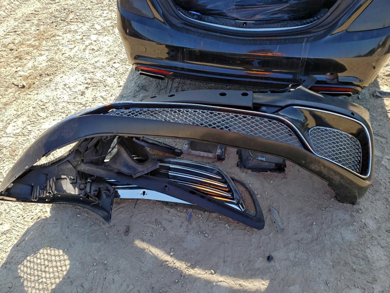 Mercedes-Benz S-Class 550 Image 7