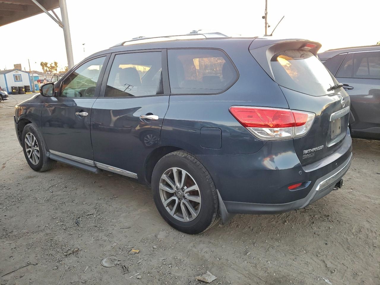 Nissan Pathfinder S Image 2