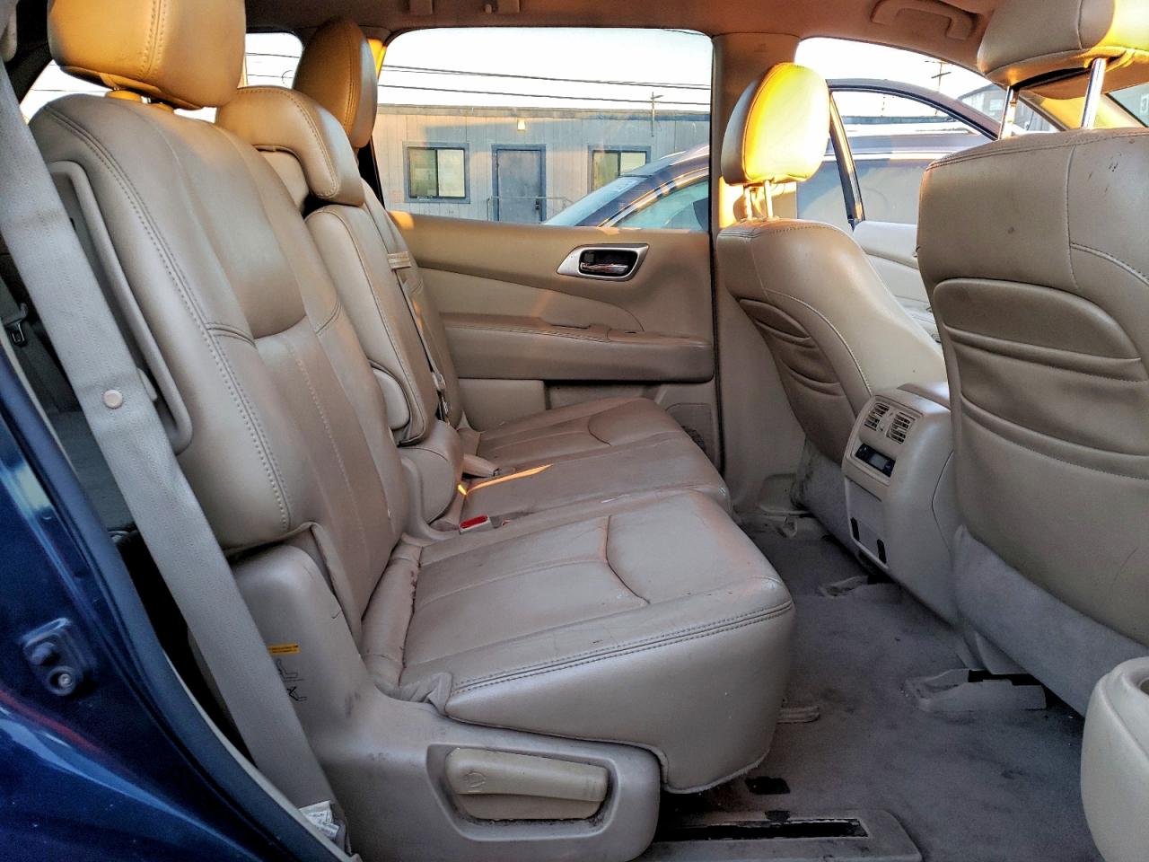 Nissan Pathfinder S Image 12