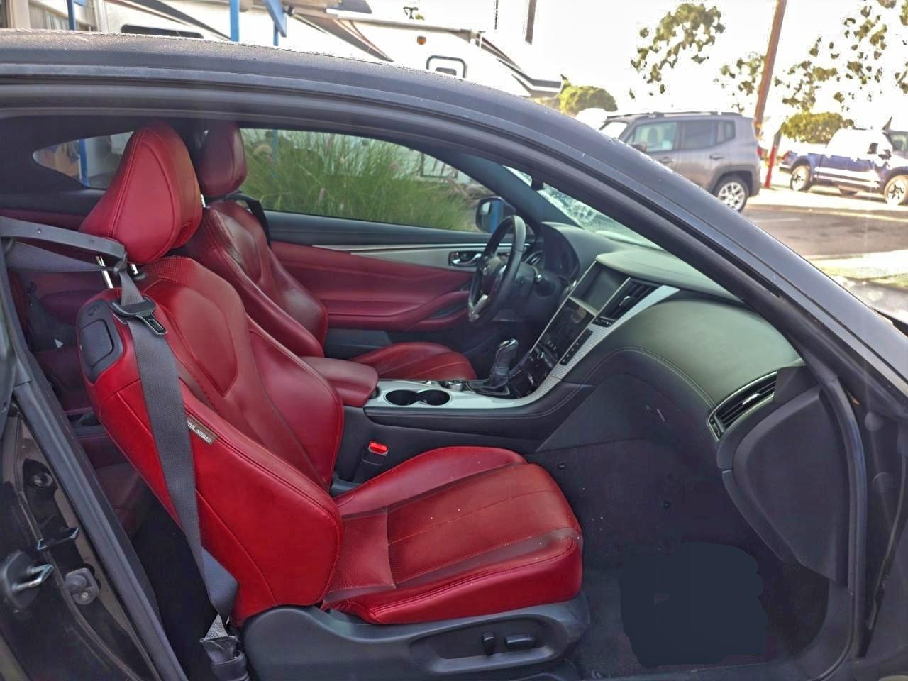 INFINITI Q60 Red Sport 400 Image 4