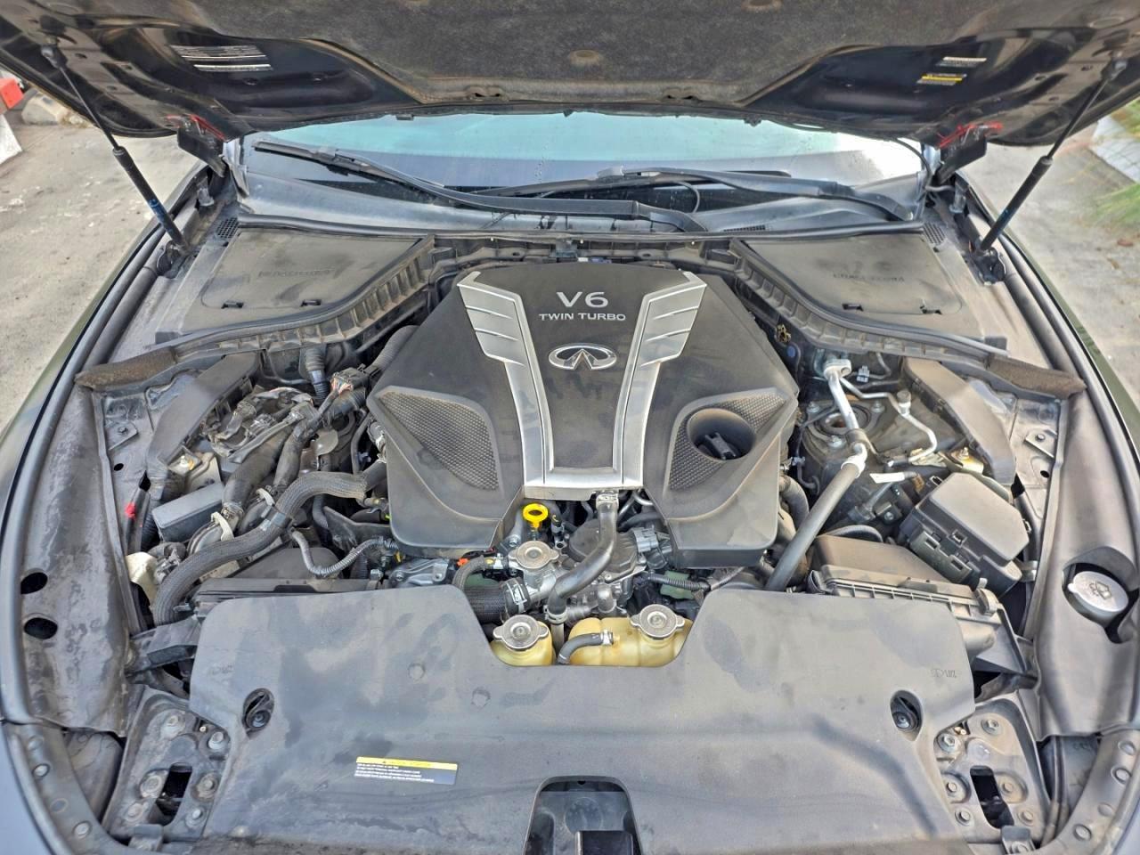 INFINITI Q60 Red Sport 400 Image 10