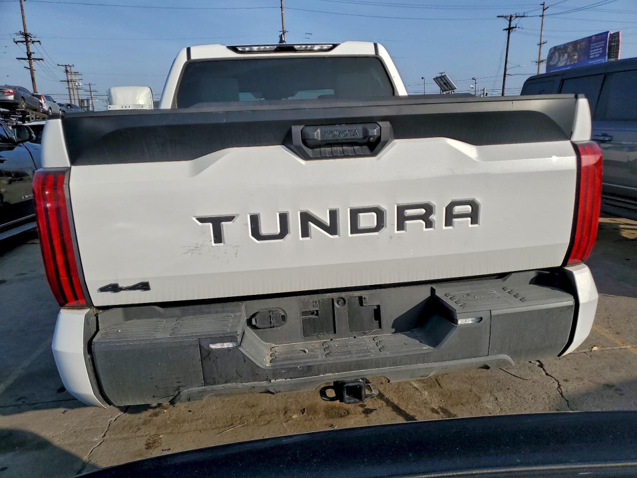 Toyota Tundra Crewmax Sr Image 3