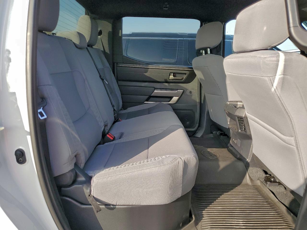 Toyota Tundra Crewmax Sr Image 10