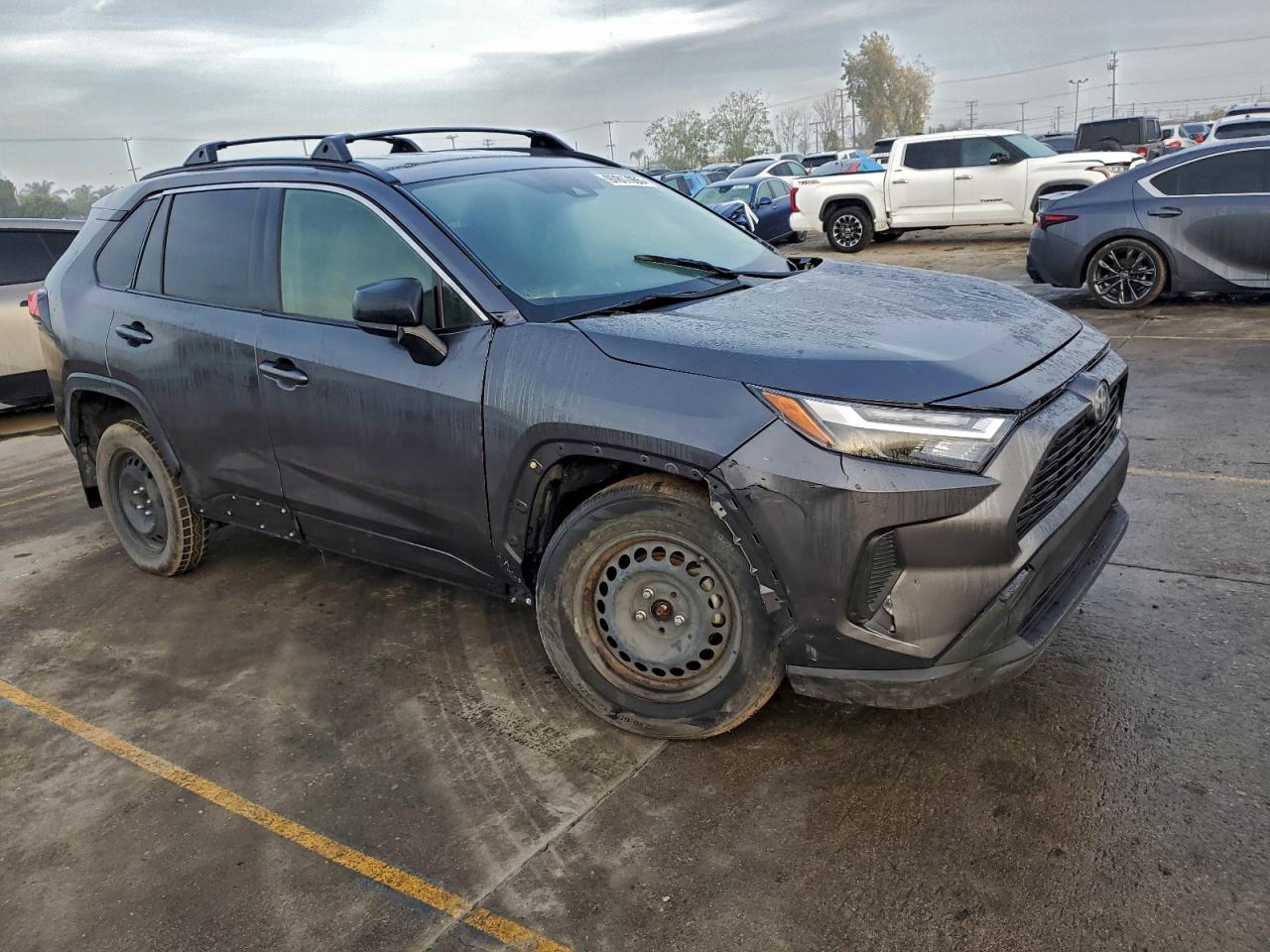 Toyota RAV4 Le Image 3