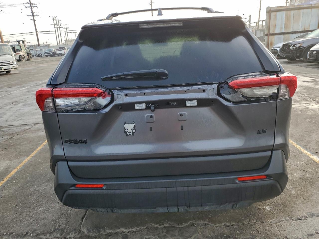 Toyota RAV4 Le Image 5